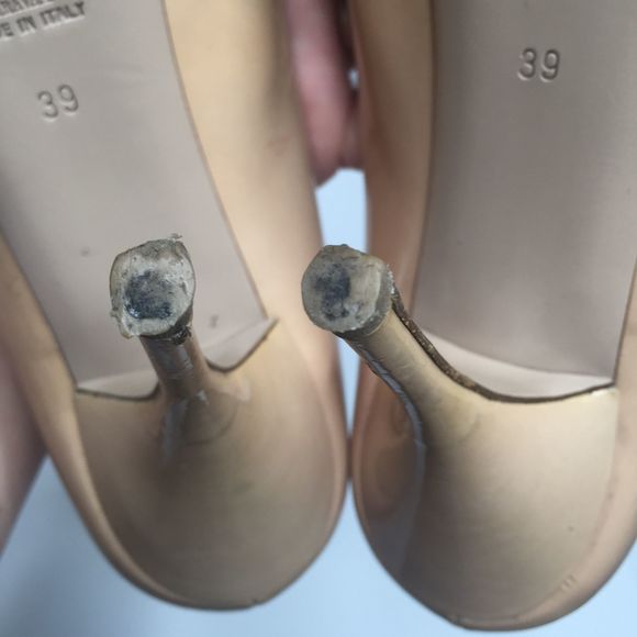 Valentino Garavani Nude Patent Traditonal Pumps 39 - Picture 8 of 12